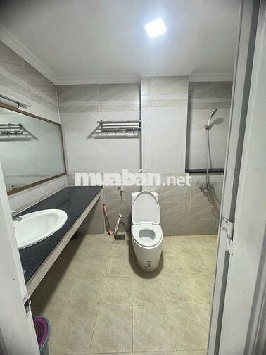 Nhà cho thuê khu Bàu Cát, xe hơi trong nhà, gần siêu thị rạp phim