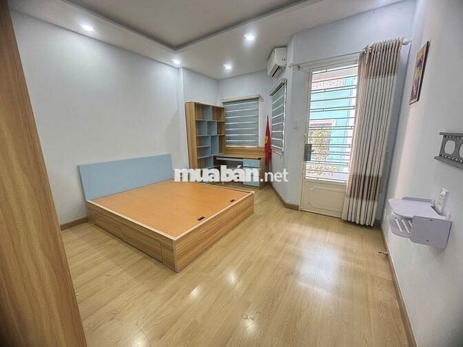 Nhà cho thuê khu Bàu Cát, xe hơi trong nhà, gần siêu thị rạp phim