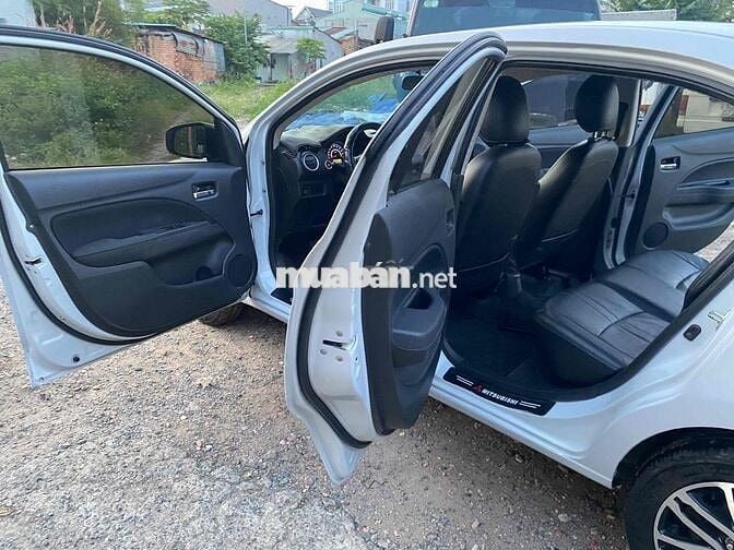 Mitsubishi Attrage Trắng 5 chỗ