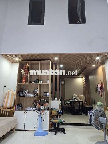 Bán nhà 2,5 tầng Hoàng Diệu , cách đường chính chỉ 30m2