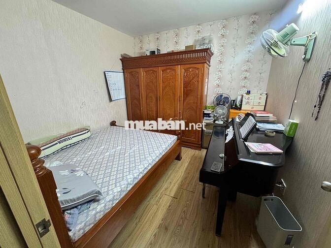 cần bán căn hộ sầm uất tân phú