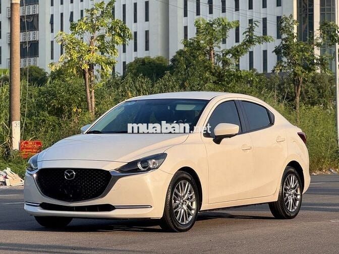 Mazda 2 Luxury model 2021 màu trắng sedan