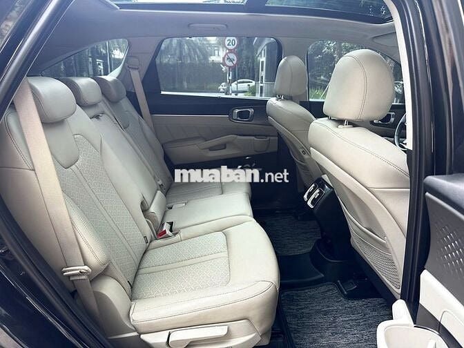 Kia Sorento 2.5 Signature 2022 màu đen