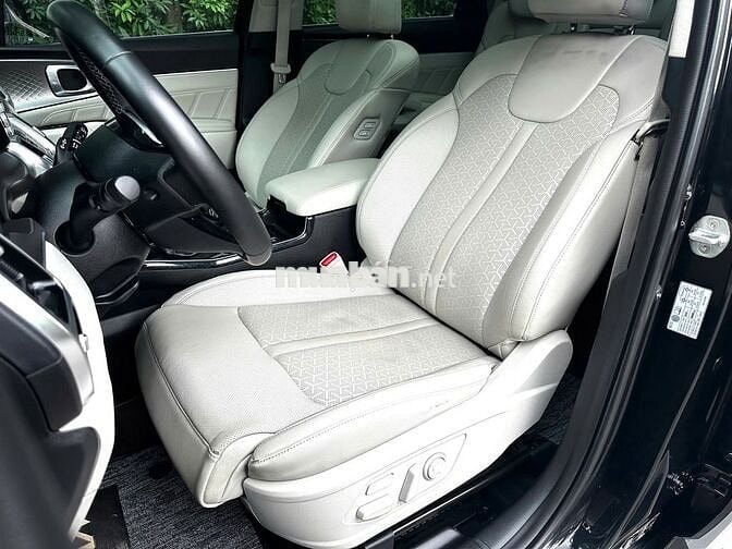 Kia Sorento 2.5 Signature 2022 màu đen