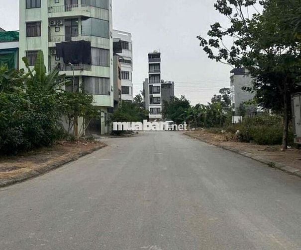 Bán gấp 50m² đất dịch vụ La Khê – 2 mặt tiền – Vỉa hè – Ô tô tránh