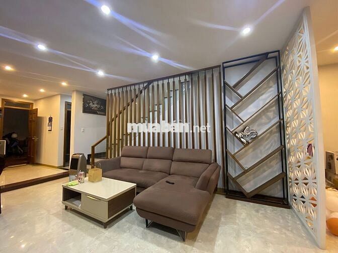 Thuê nhà 2 mặt tiền, 3 tầng chính chủ Số 20 Đường Bùi Quốc Hưng