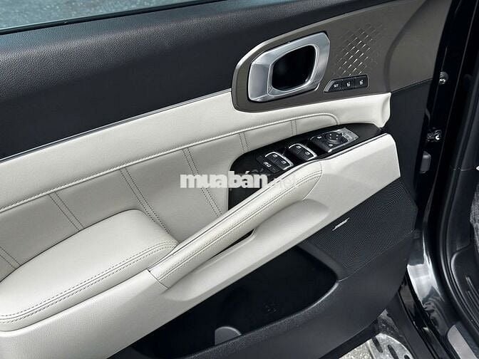 Kia Sorento 2.5 Signature 2022 màu đen