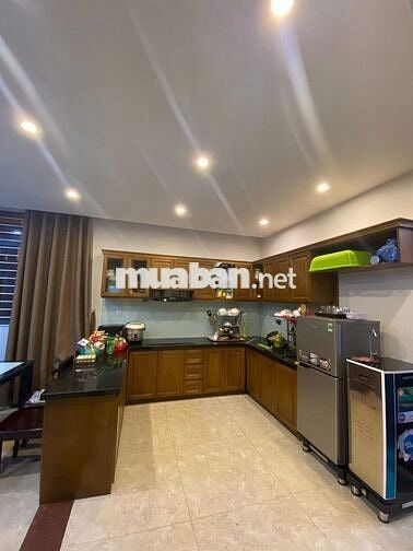 Thuê nhà 2 mặt tiền, 3 tầng chính chủ Số 20 Đường Bùi Quốc Hưng