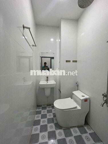 CHO THUÊ PHÒNG KẾ ĐẦM SEN GIÁ RẺ CÓ MÁY LẠNH TỦ ĐỒ CỰC SẠCH SẼ AN NINH