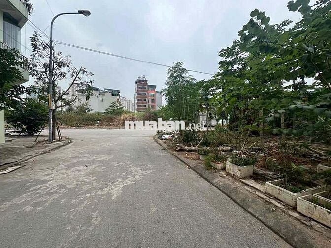 Bán gấp 50m² đất dịch vụ La Khê – 2 mặt tiền – Vỉa hè – Ô tô tránh