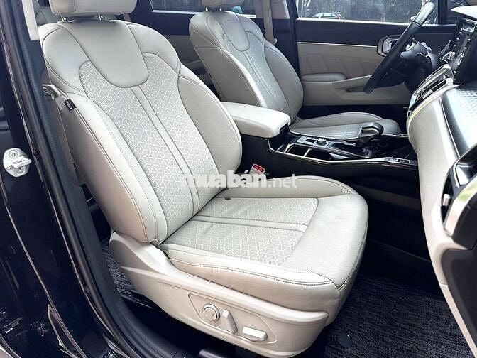 Kia Sorento 2.5 Signature 2022 màu đen