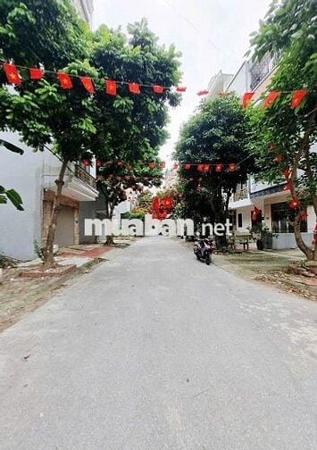 Bán gấp 50m² đất dịch vụ La Khê – 2 mặt tiền – Vỉa hè – Ô tô tránh