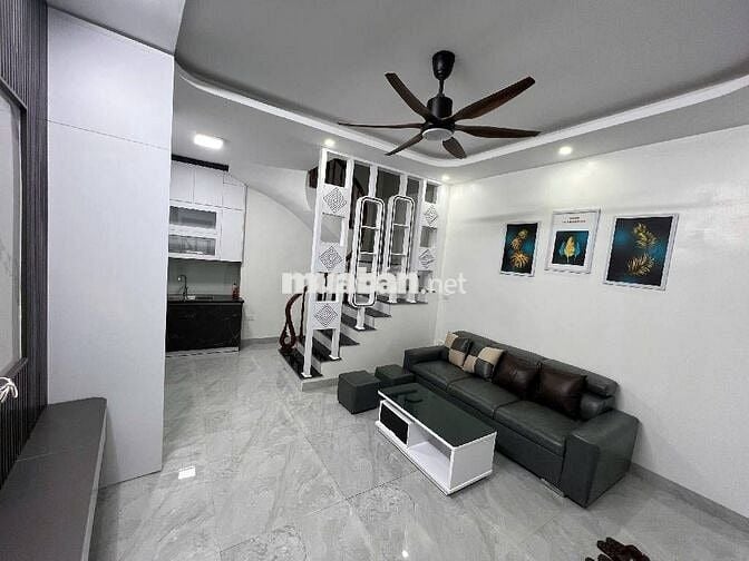 Bán nhà Thạch Bàn Long Biên - 5 tầng - 20m ra ô tô tránh nhỉnh 5 tỷ