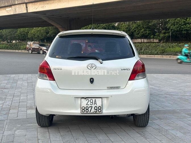 Toyota Yaris 20***0 km