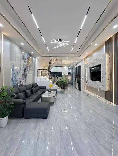 Cần bán gấp nhà đang ở ngay Chợ Bờ Ngựa, nhà 1 lầu 6x20m, 750tr