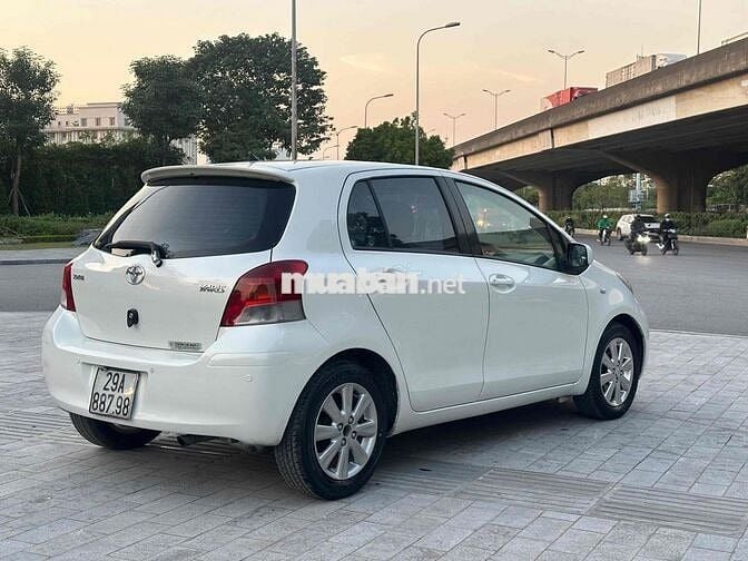 Toyota Yaris 20***0 km