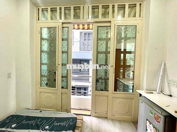 CHO THUÊ PHÒNG BAN CÔNG GIÁ RẺ Ở NGUYỄN TRÃI Q1 GẦN CV 23 THÁNG 9