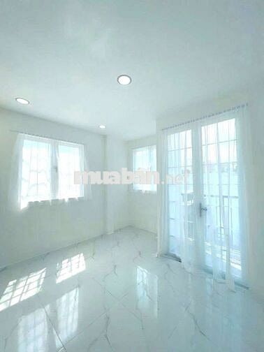 Hơn 3 Tỷ Có Ngay Nhà 4 Tầng Sát MT HXH Giáp Quận 4, Phù Hợp Gia Đình Ở