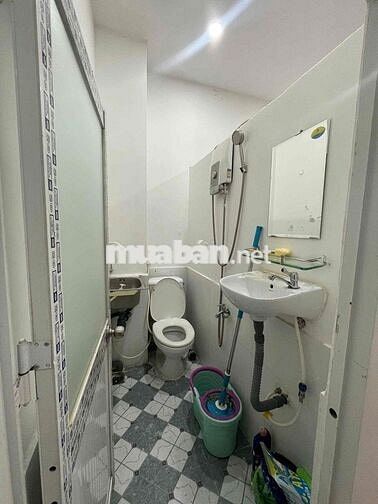 CHO THUÊ PHÒNG BAN CÔNG GIÁ RẺ Ở NGUYỄN TRÃI Q1 GẦN CV 23 THÁNG 9