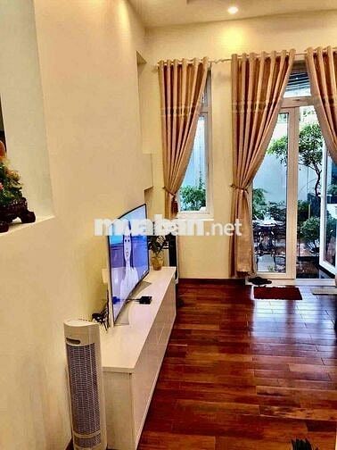 Cho Thuê Biệt Thự DT 9x16 1Trệt 1Lầu 3Pn 3Wc Sân Đậu Ôtô Gần Chợ VL