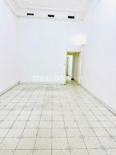 Cho thuê nhà Ngõ ôtô tránh, phố Nguyễn Khang, ngõ thông, KD tốt 