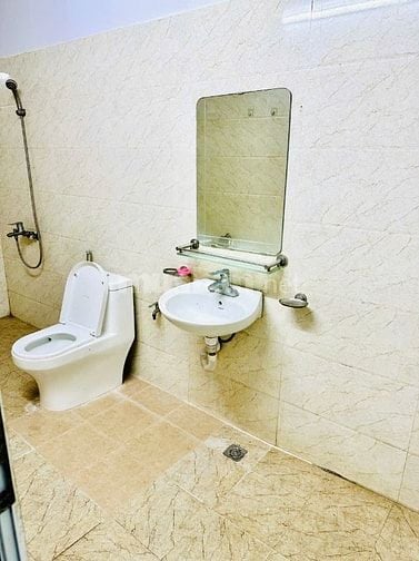 Cho thuê nhà Ngõ ôtô tránh, phố Nguyễn Khang, ngõ thông, KD tốt 