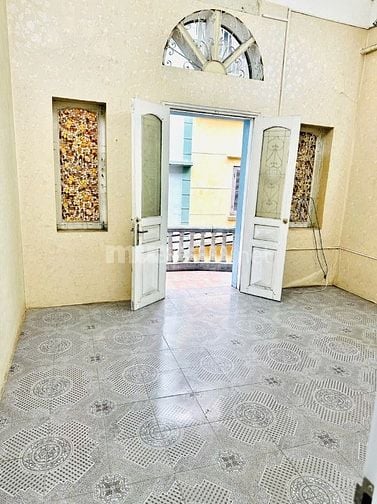 Cho thuê nhà Ngõ ôtô tránh, phố Nguyễn Khang, ngõ thông, KD tốt 