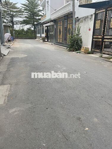 Nhà phố trệt 2 lầu ST. Gần UB xã Phước Kiển. Shr. Hỗ trợ bank. Góc 2MT