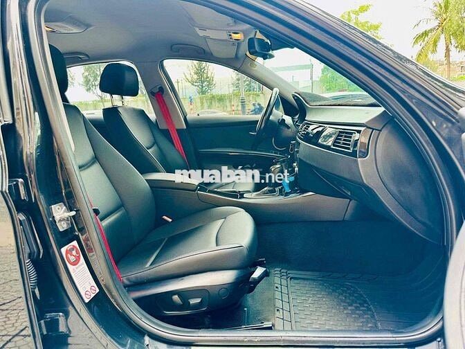 BMW  325 i 2010 km ( gia đình cần nhượng )