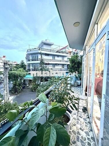 Nhà phố trệt 2 lầu ST. Gần UB xã Phước Kiển. Shr. Hỗ trợ bank. Góc 2MT