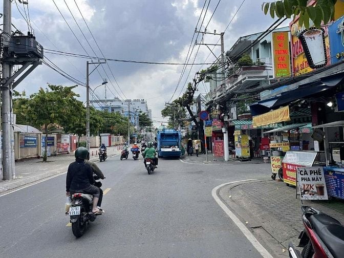 Gấp bán gấp bán nhà mặt tiền số khu VIP 4x13,5 sổ đã hoàn công 13ty3