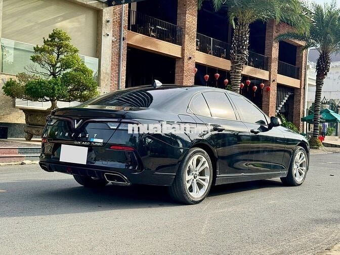 Vinfast Lux A Base 2022 - Đen. 23.000km, 555tr