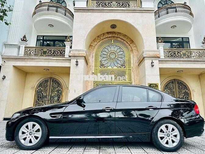 BMW  325 i 2010 km ( gia đình cần nhượng )
