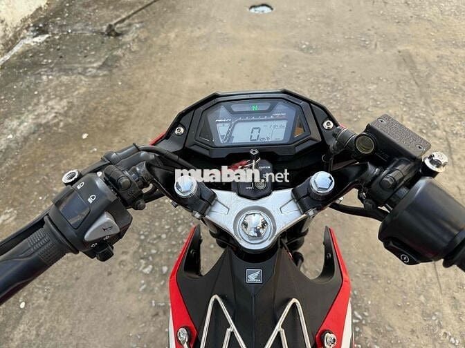 Sonic 150R 2020 bản HaTi trắng đỏ.