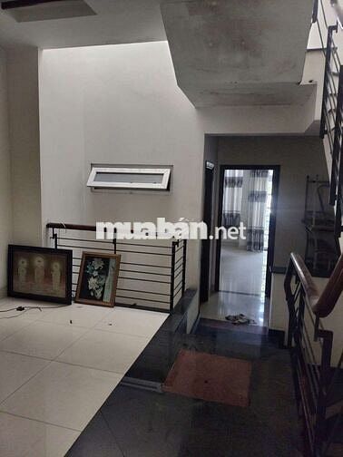 Cần cho thuê nhà khu an sương PTHT Q12  DT 4,5x20.1 trėt 2 Lâu 4PN 4WS