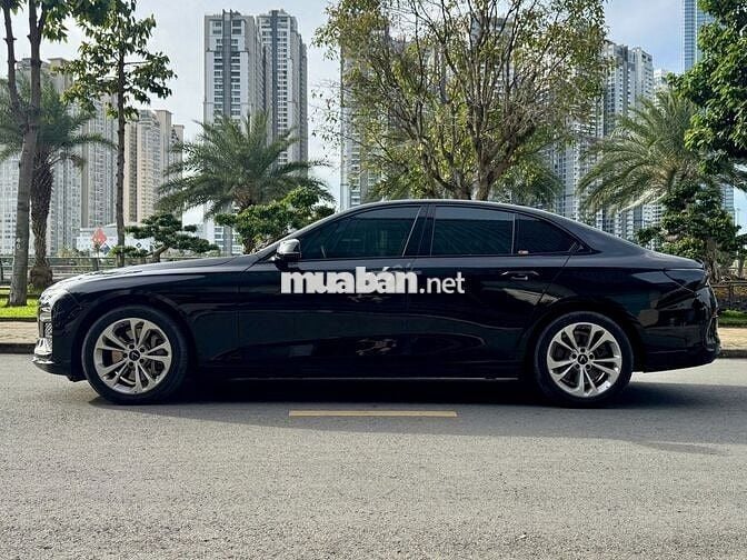 Vinfast Lux A Base 2022 - Đen. 23.000km, 555tr