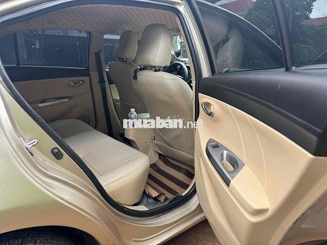 Toyota Vios Số sàn màu Vàng cát