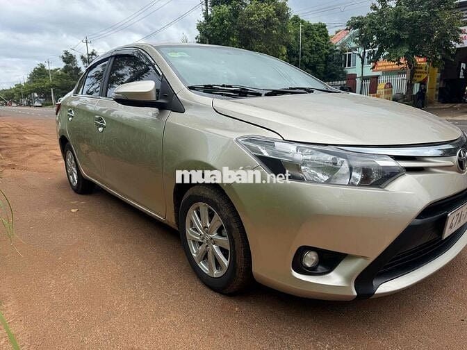 Toyota Vios Số sàn màu Vàng cát