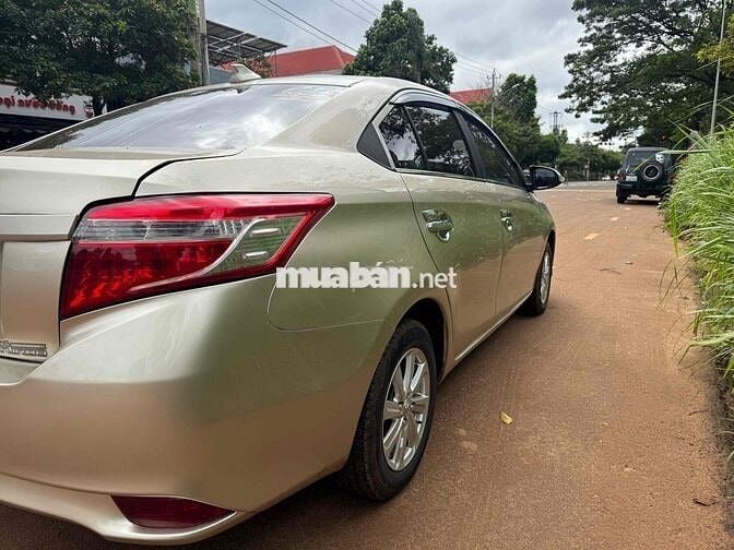 Toyota Vios Số sàn màu Vàng cát