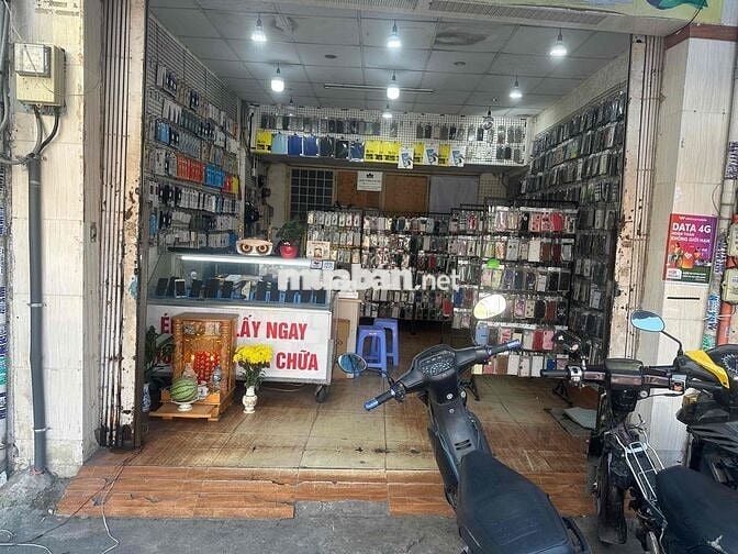 cần sang nhượng lại quán phụ kiện điện thoại.