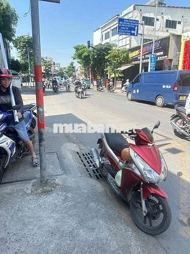 cần sang nhượng lại quán phụ kiện điện thoại.