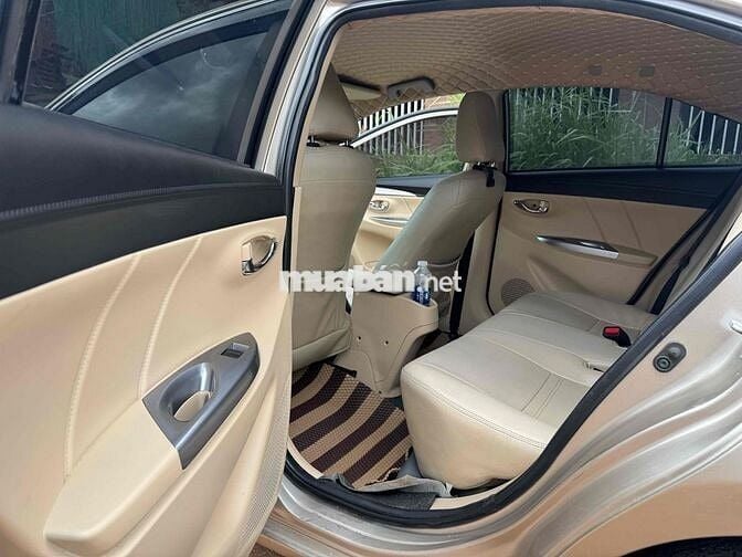 Toyota Vios Số sàn màu Vàng cát