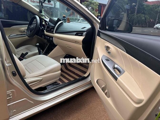 Toyota Vios Số sàn màu Vàng cát