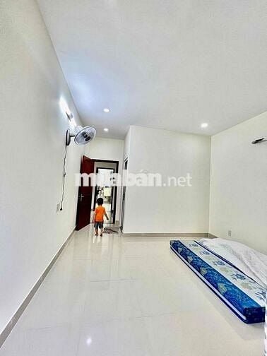 Nhà Mới Sạch Sẻ DT 120m2 1Trệt 1Lầu 2Pn 3Wc Sân Xe Máy Hẻm Xe Tải