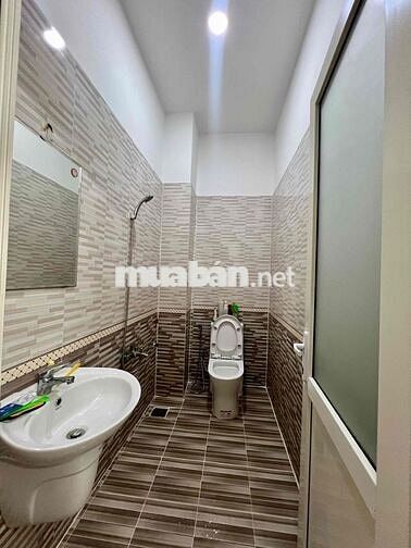 Nhà Mới Sạch Sẻ DT 120m2 1Trệt 1Lầu 2Pn 3Wc Sân Xe Máy Hẻm Xe Tải