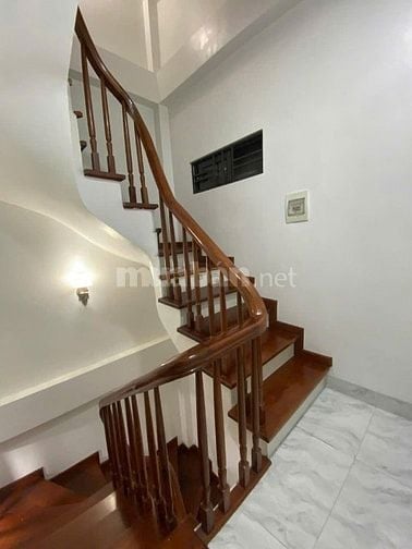 BÁN NHÀ TRUNG KÍNH YÊN HOÀ ,6 TẦNG HIỆN ĐẠI , TẶNG FUF NỘI THẤT 