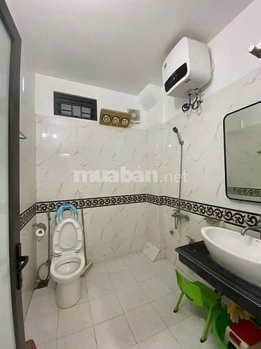 BÁN NHÀ TRUNG KÍNH YÊN HOÀ ,6 TẦNG HIỆN ĐẠI , TẶNG FUF NỘI THẤT 