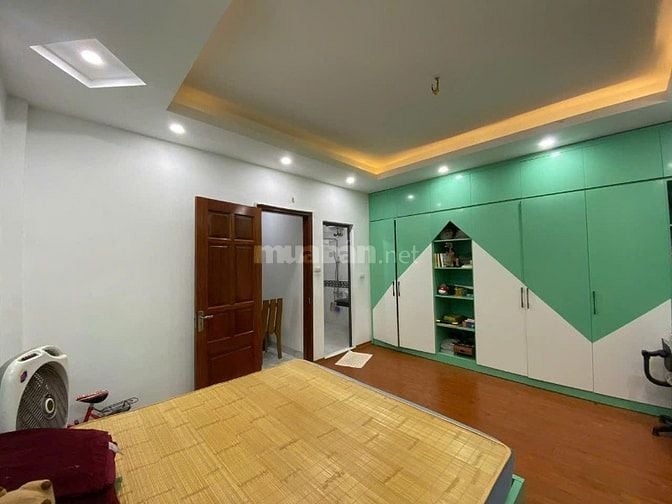 BÁN NHÀ TRUNG KÍNH YÊN HOÀ ,6 TẦNG HIỆN ĐẠI , TẶNG FUF NỘI THẤT 