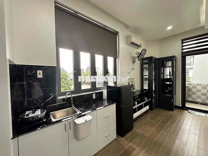 Cho Thuê Căn Hộ Thoáng Mát Ngay Vòng Xoay Dân Chủ