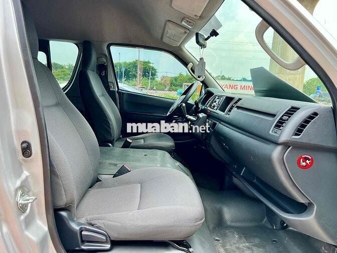 Toyota Hiace 2018 – 131 ngàn km - Giá còn giảm